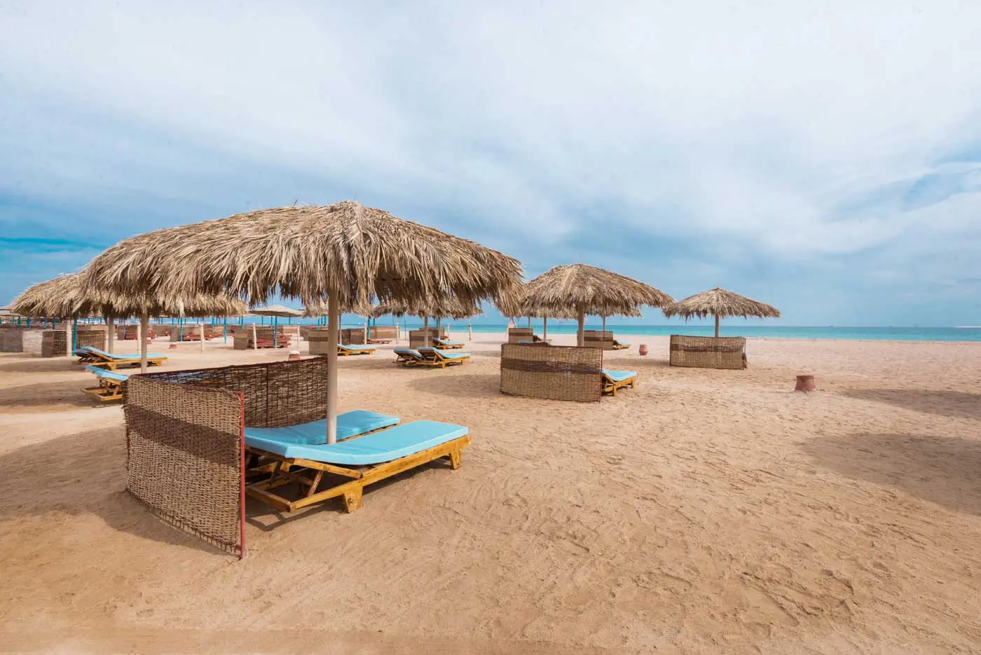 https://dcontent.inviacdn.net/shared/img/web-1920x1080/2024/1/4/d11/43048538-shams-lodge-water-sports-resort.jpg